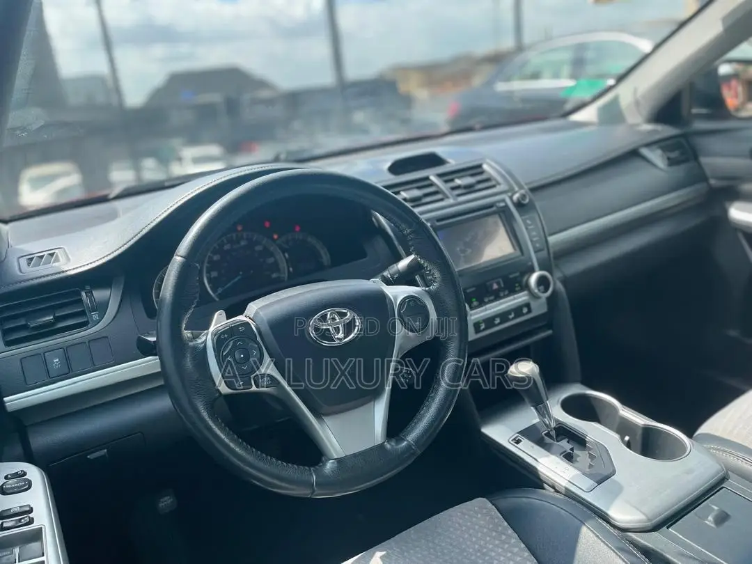 Toyota Camry SE 4dr Sedan (2.5L 4cyl 6A) 2013 Red