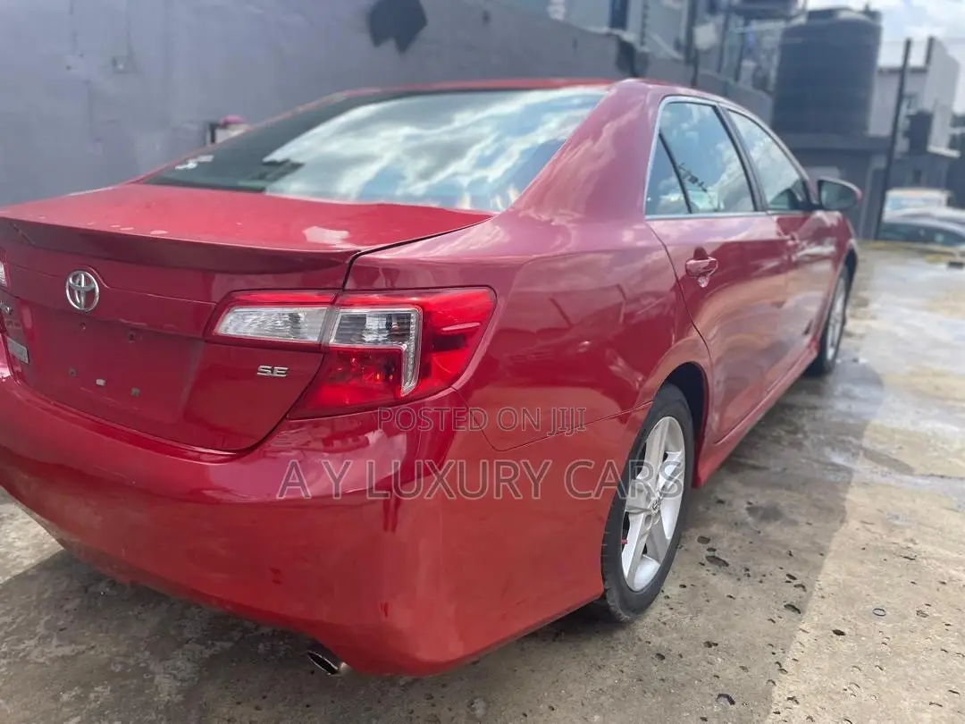 Toyota Camry SE 4dr Sedan (2.5L 4cyl 6A) 2013 Red