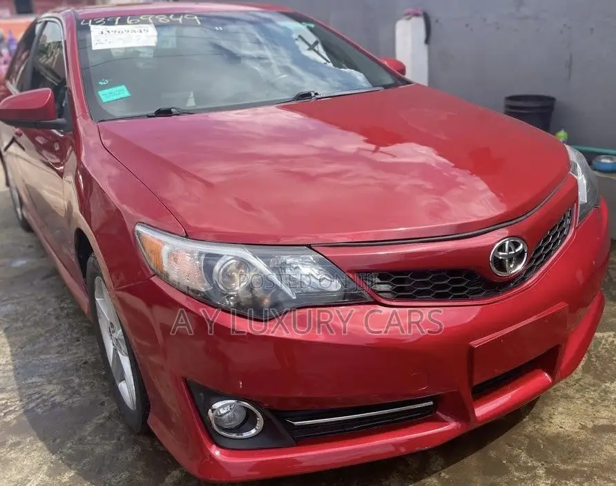 Toyota Camry SE 4dr Sedan (2.5L 4cyl 6A) 2013 Red