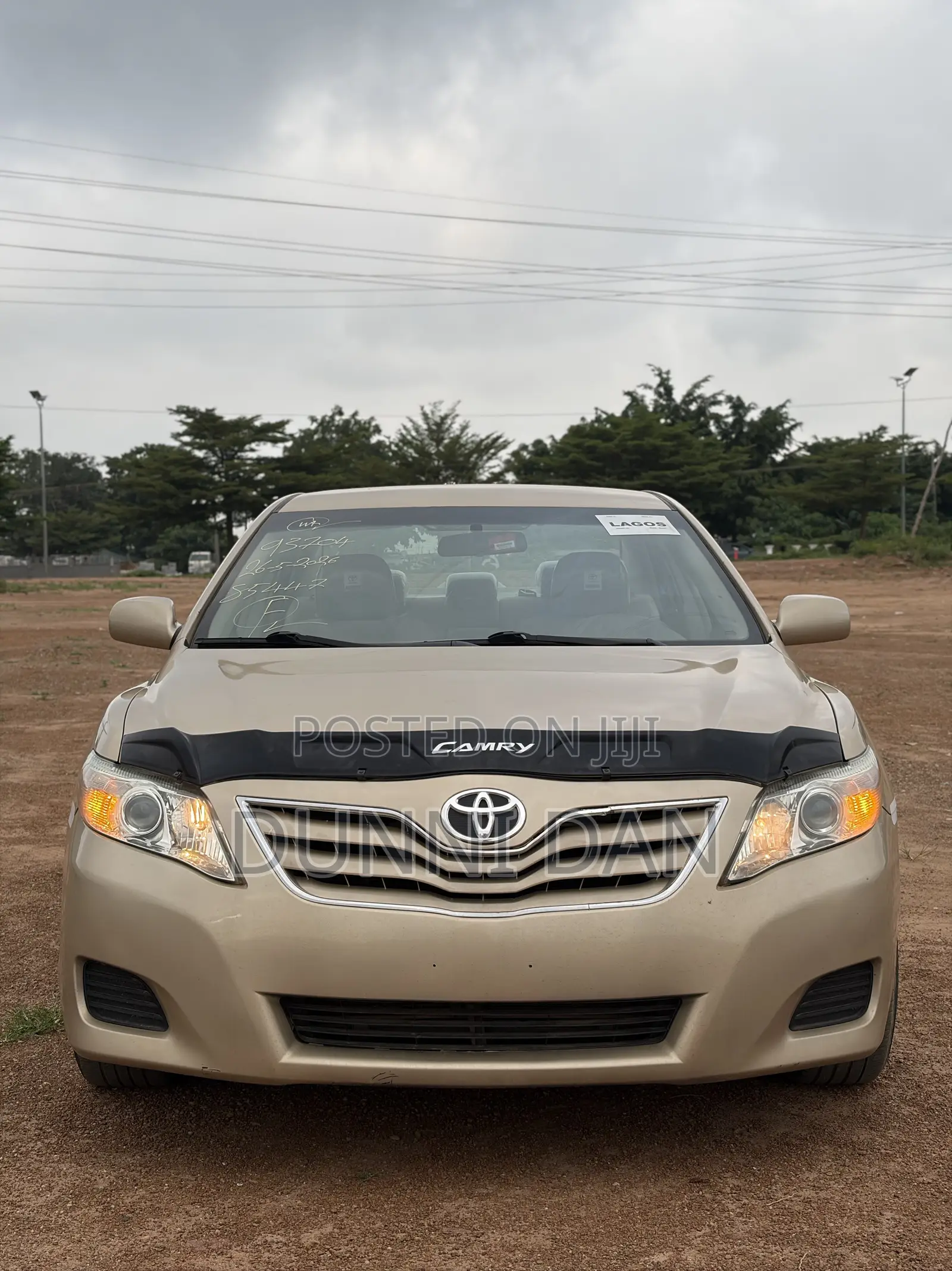 Toyota Camry LE 4dr Sedan (2.5L 4cyl 6A) 2011 Gold