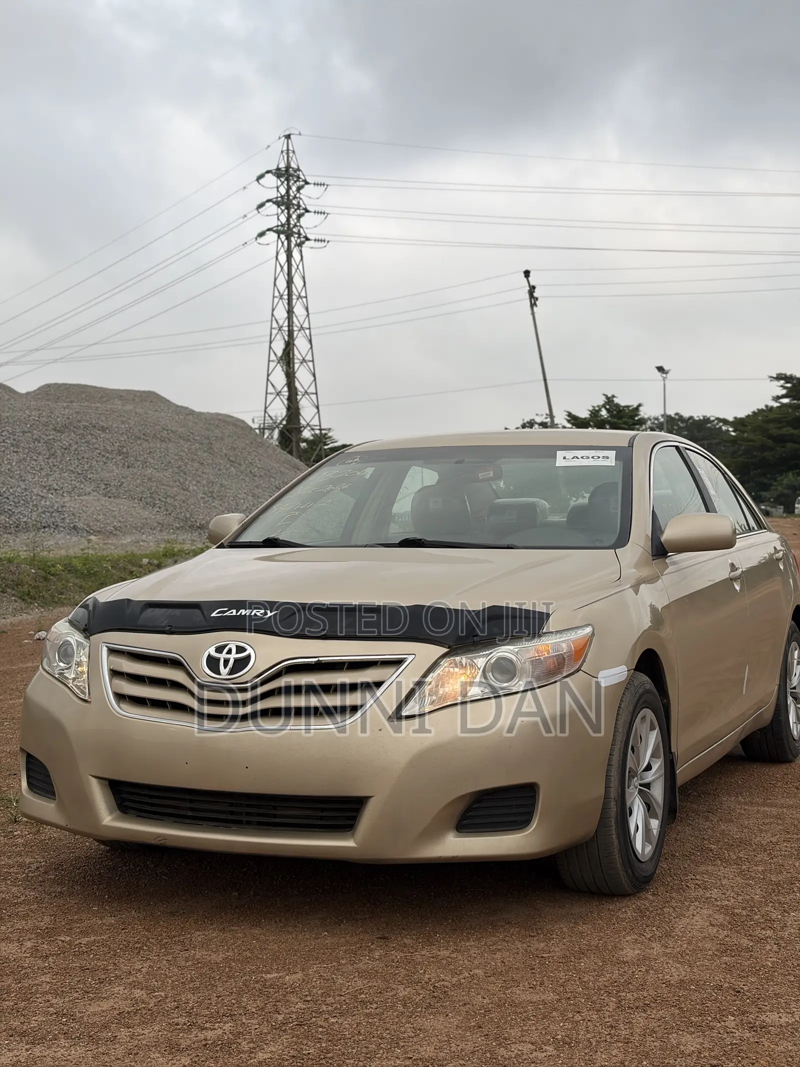 Toyota Camry LE 4dr Sedan (2.5L 4cyl 6A) 2011 Gold