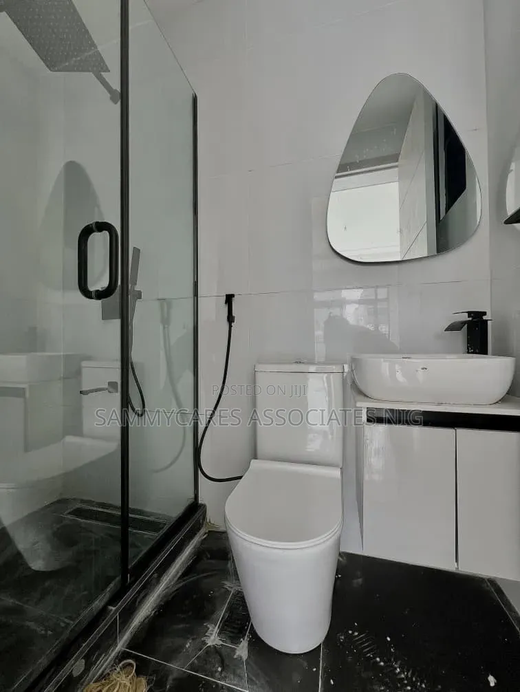 Furnished 3bdrm Apartment in Lekki Phase 1 for sale
