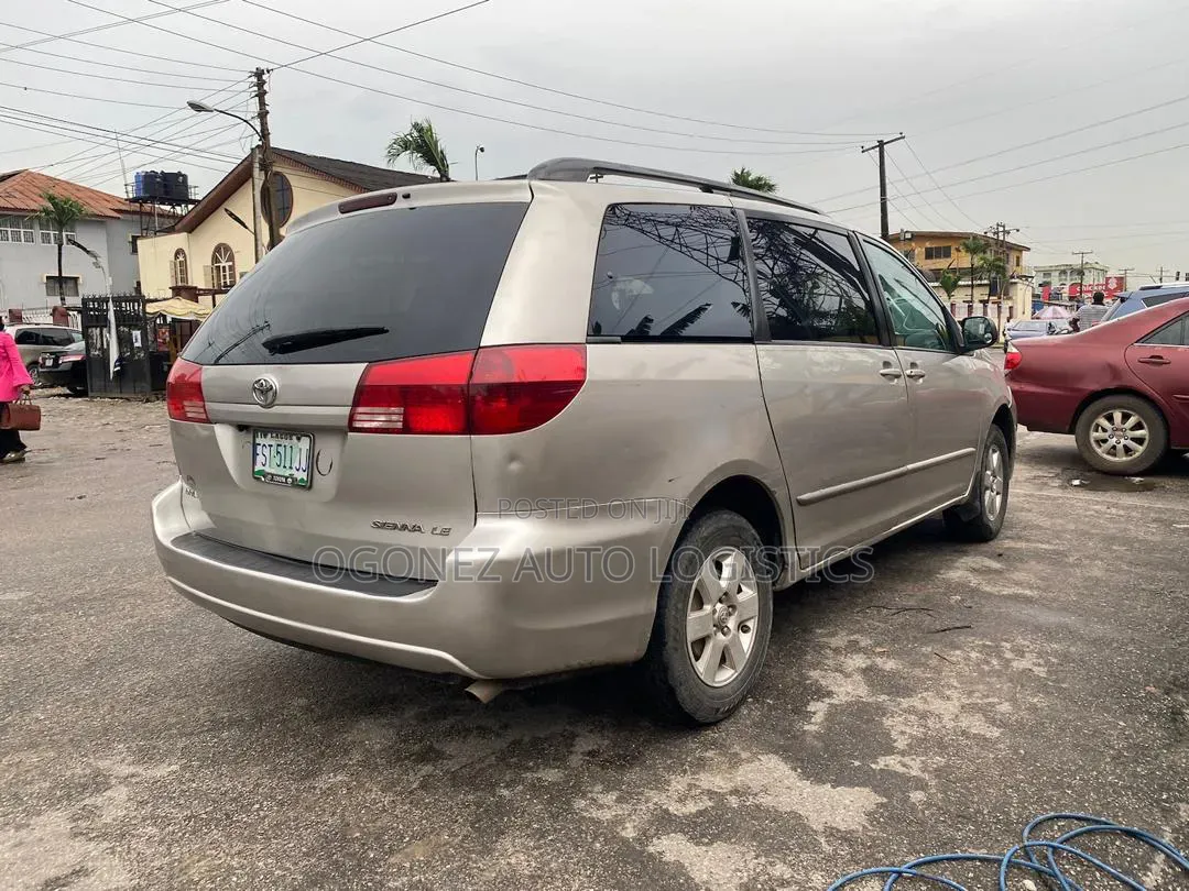 Toyota Sienna LE AWD (3.3L V6 5A) 2004 Silver
