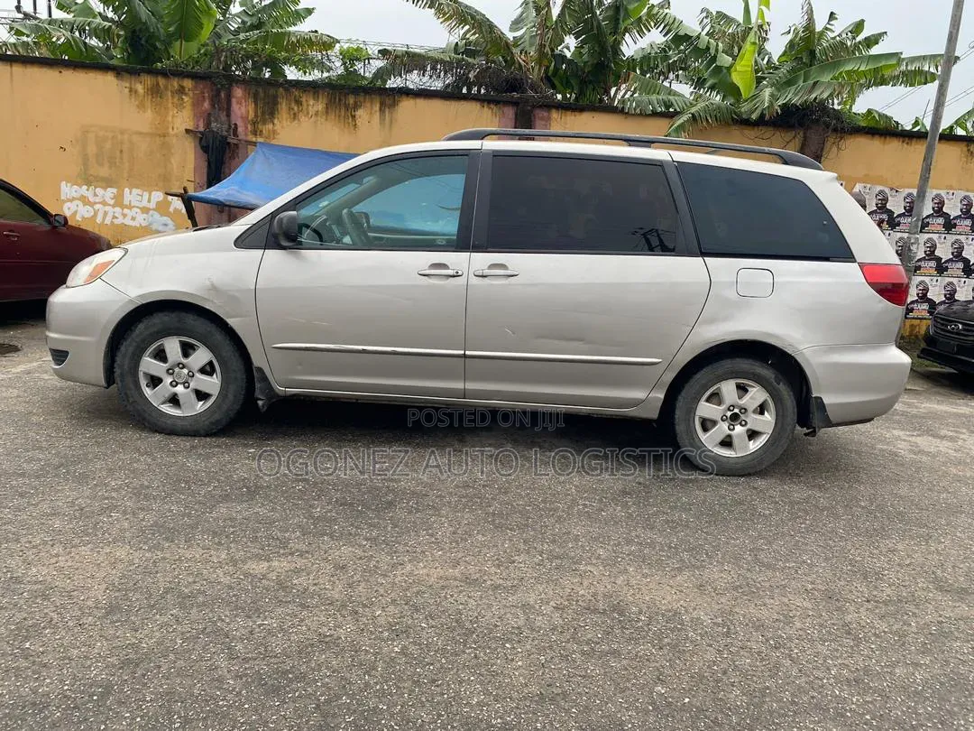 Toyota Sienna LE AWD (3.3L V6 5A) 2004 Silver