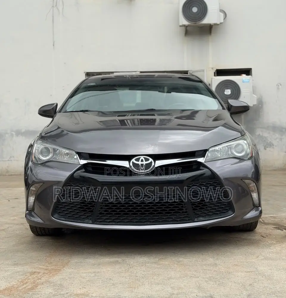 Toyota Camry SE 4dr Sedan (2.5L 4cyl 6A) 2015 Gray