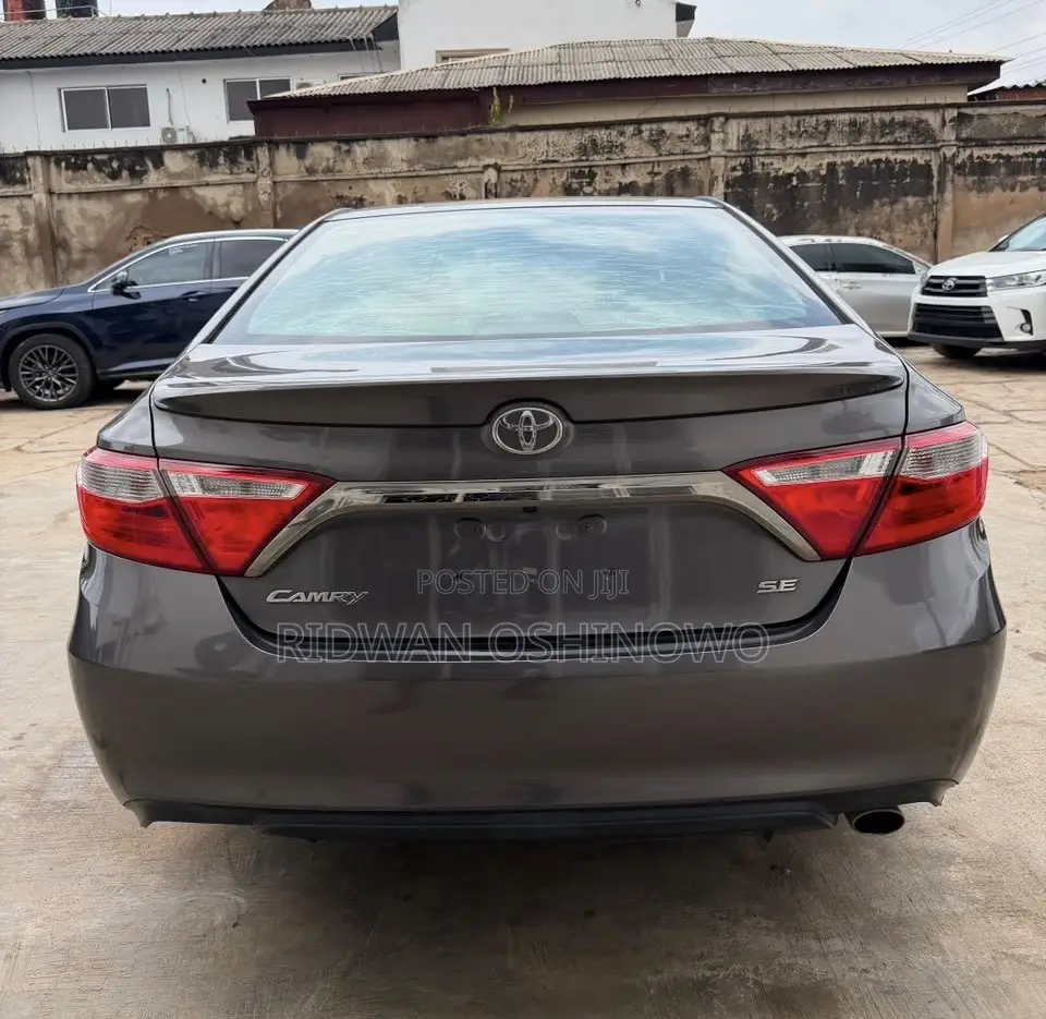 Toyota Camry SE 4dr Sedan (2.5L 4cyl 6A) 2015 Gray