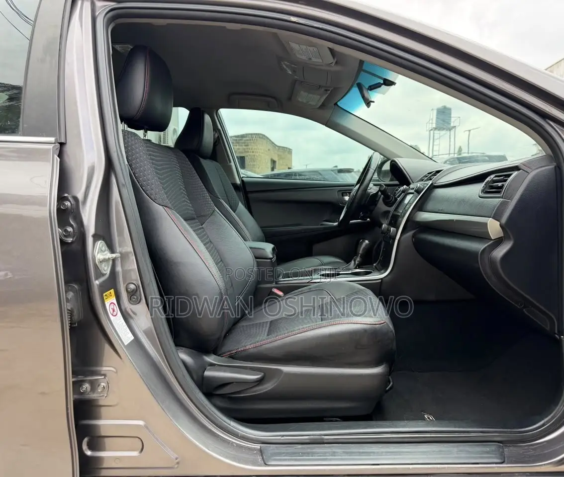 Toyota Camry SE 4dr Sedan (2.5L 4cyl 6A) 2015 Gray