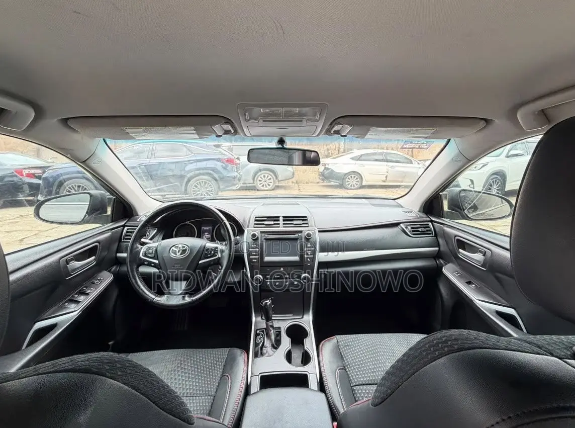 Toyota Camry SE 4dr Sedan (2.5L 4cyl 6A) 2015 Gray