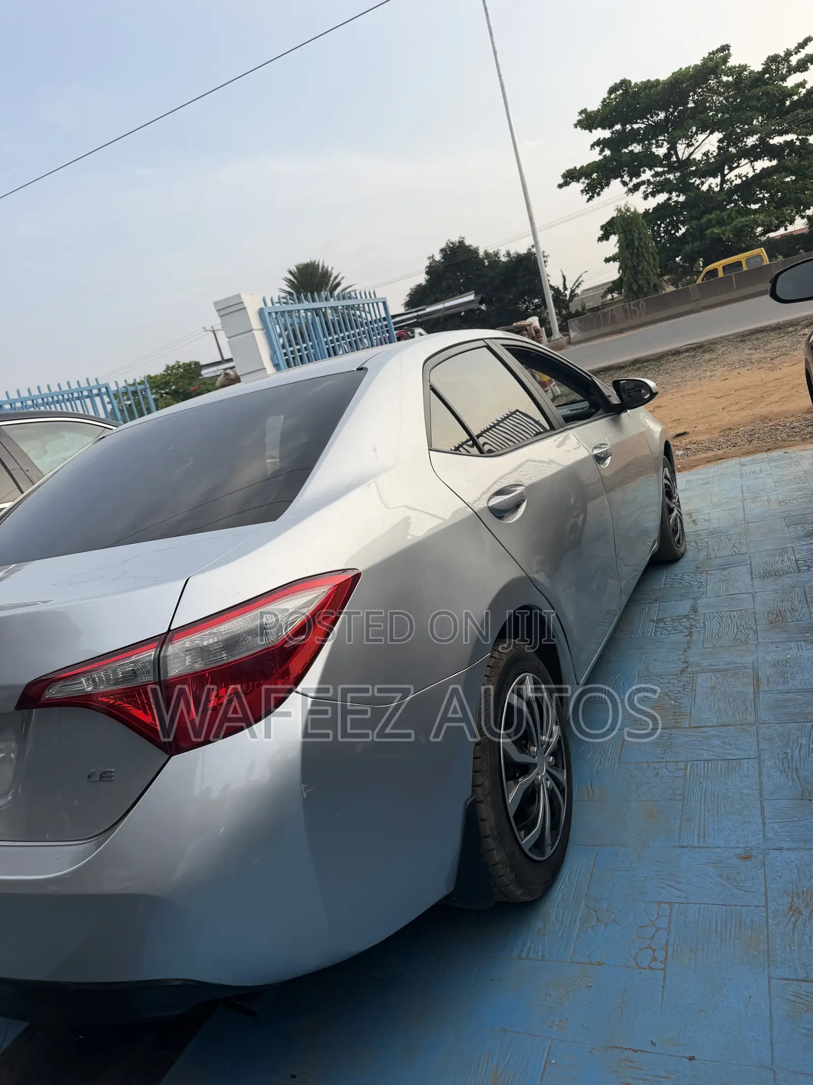 Toyota Corolla LE 4dr Sedan (1.8L 4cyl CVT) 2014 Silver