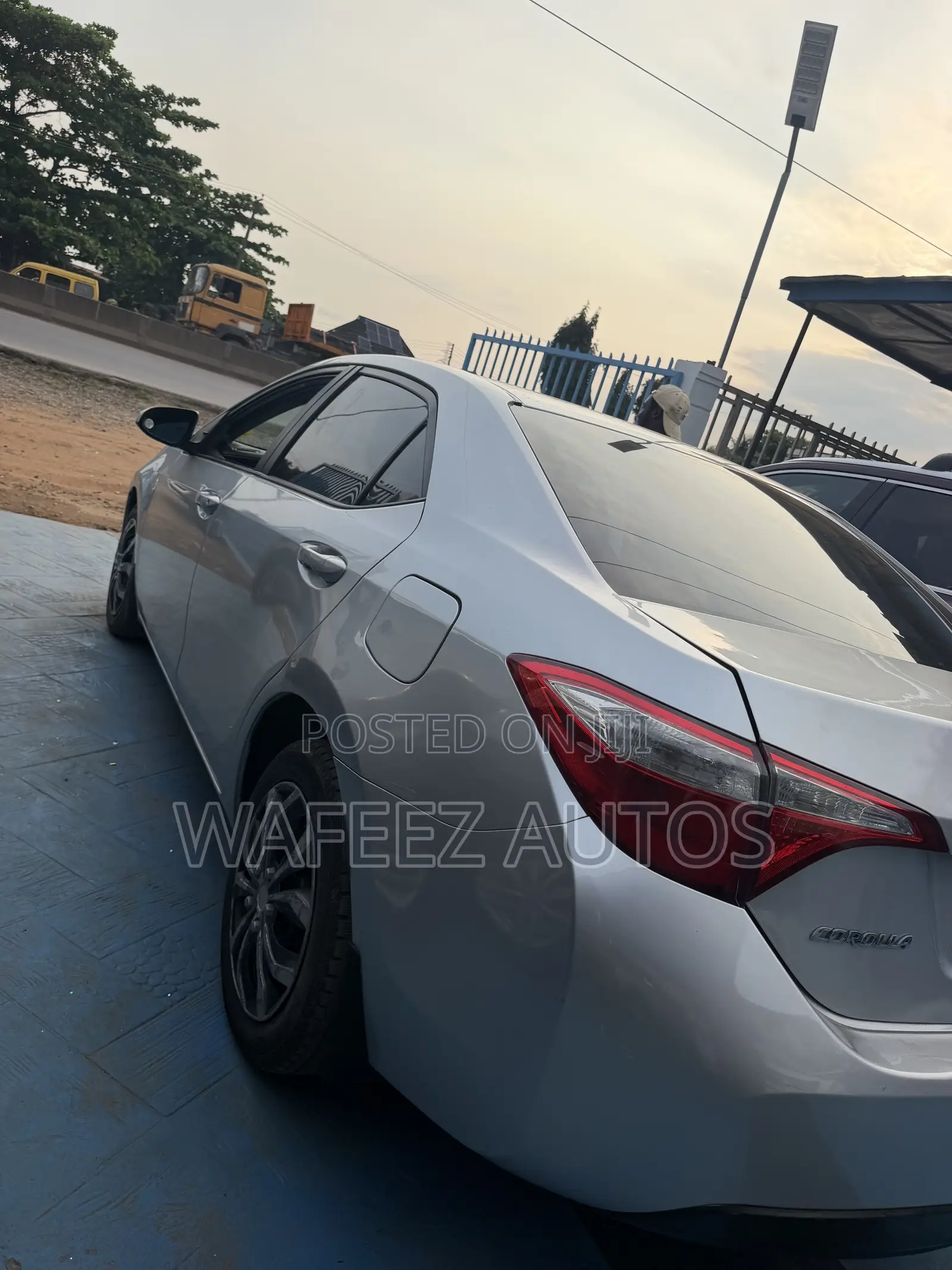 Toyota Corolla LE 4dr Sedan (1.8L 4cyl CVT) 2014 Silver