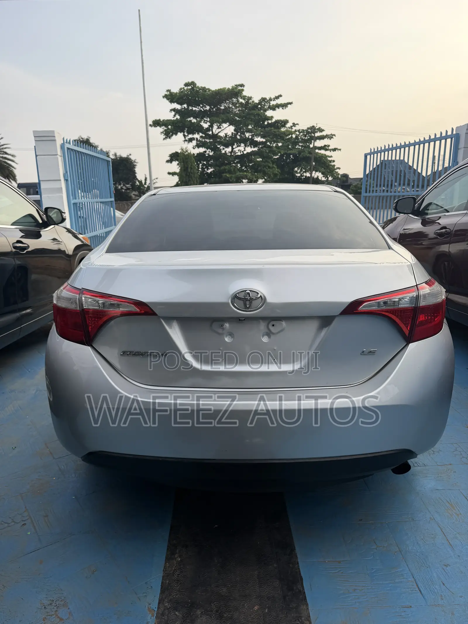 Toyota Corolla LE 4dr Sedan (1.8L 4cyl CVT) 2014 Silver