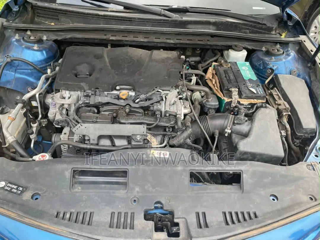 Toyota Camry SE FWD (2.5L 4cyl 8AM) 2018 Blue