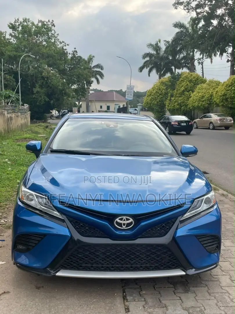 Toyota Camry SE FWD (2.5L 4cyl 8AM) 2018 Blue