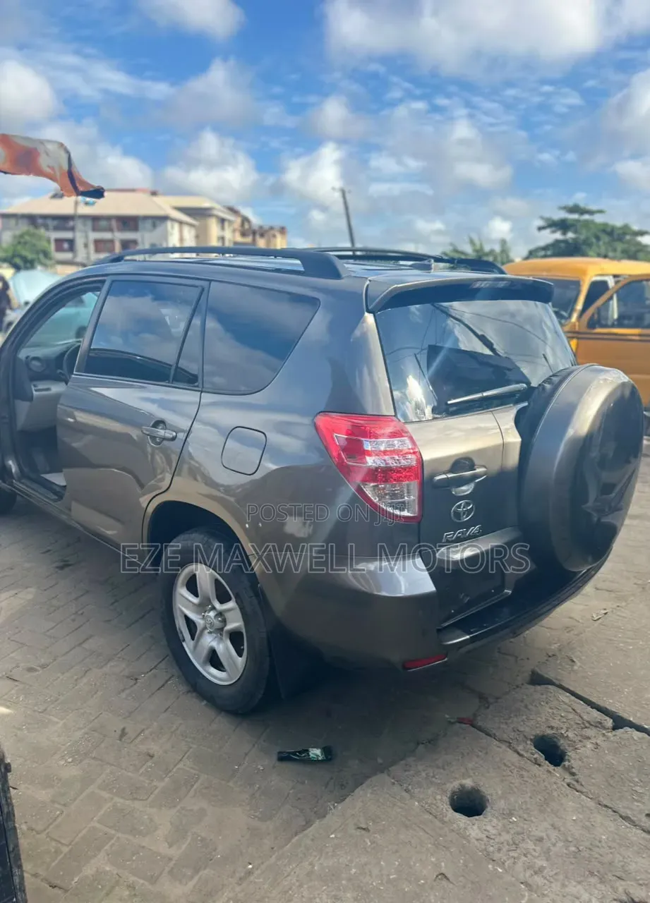 Toyota RAV4 2011 Gray