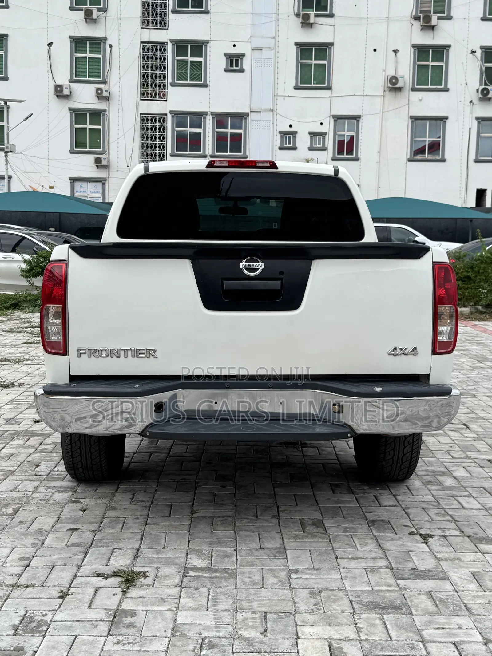 Nissan Frontier SV 4dr Crew Cab 4WD 6.1 ft. SB (4.0L 6cyl 5A) 2015