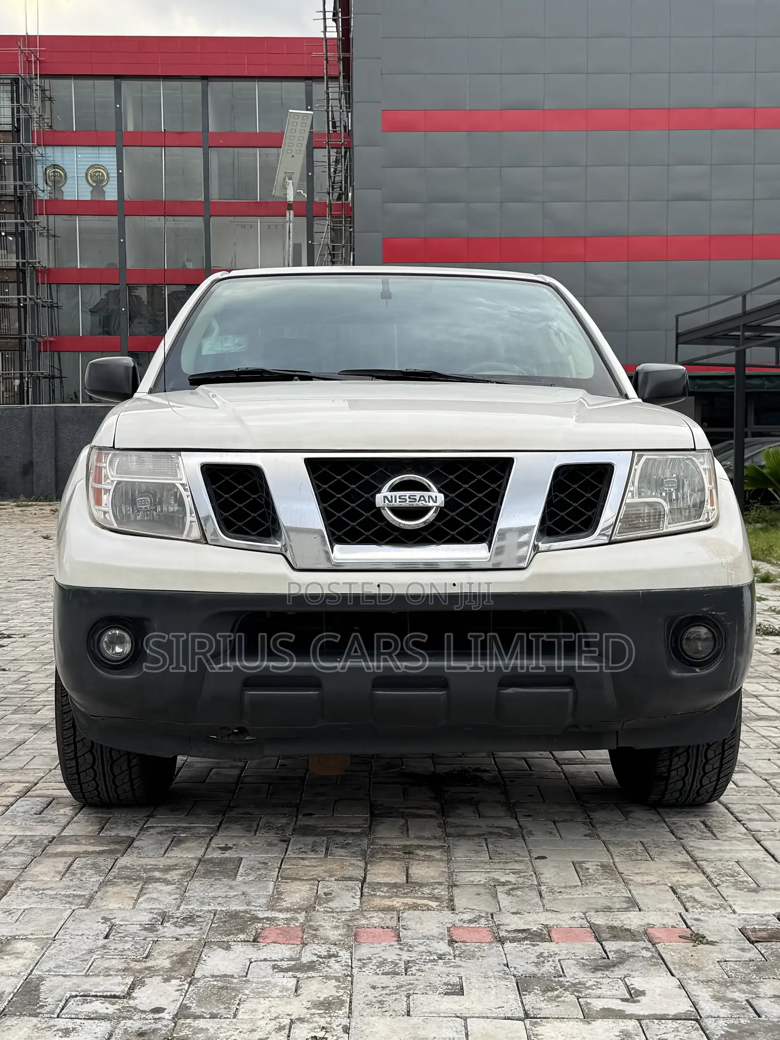 Nissan Frontier SV 4dr Crew Cab 4WD 6.1 ft. SB (4.0L 6cyl 5A) 2015