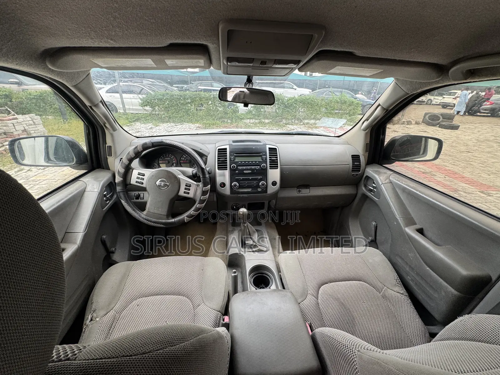 Nissan Frontier SV 4dr Crew Cab 4WD 6.1 ft. SB (4.0L 6cyl 5A) 2015