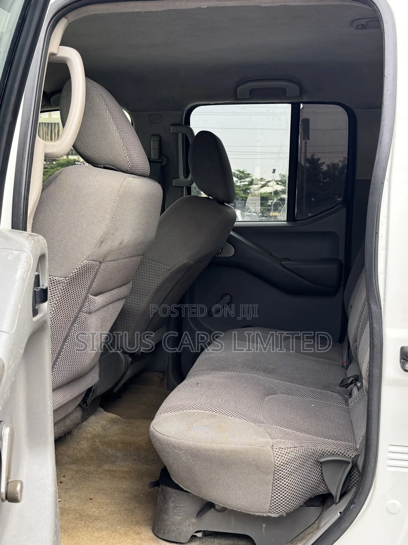 Nissan Frontier SV 4dr Crew Cab 4WD 6.1 ft. SB (4.0L 6cyl 5A) 2015