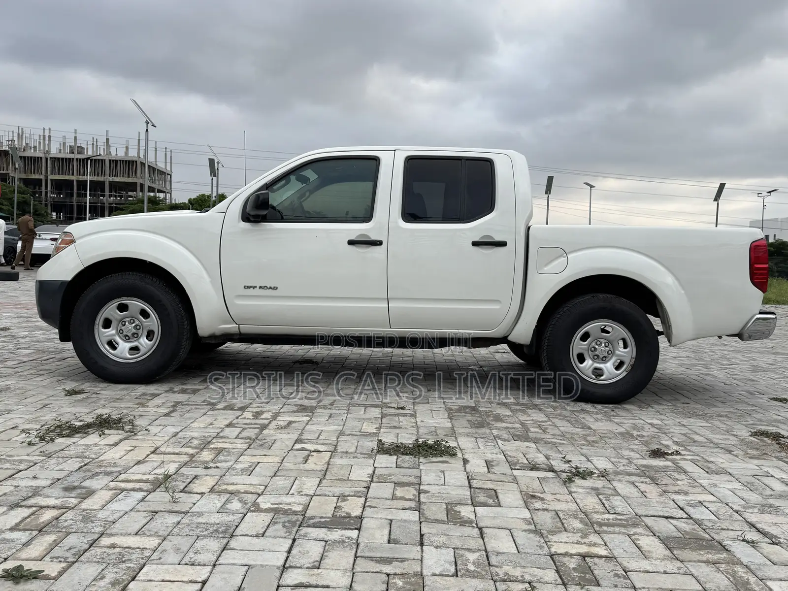 Nissan Frontier SV 4dr Crew Cab 4WD 6.1 ft. SB (4.0L 6cyl 5A) 2015