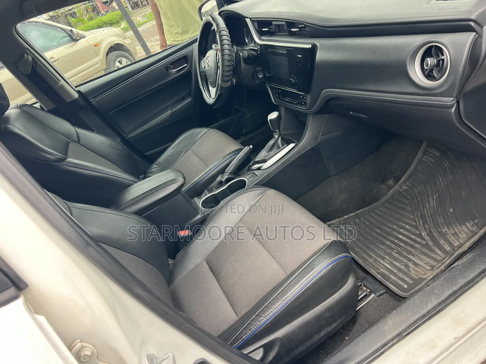 Toyota Corolla SE Special Edition 4dr Sedan (1.8L 4cyl CVT) 2017 Silver