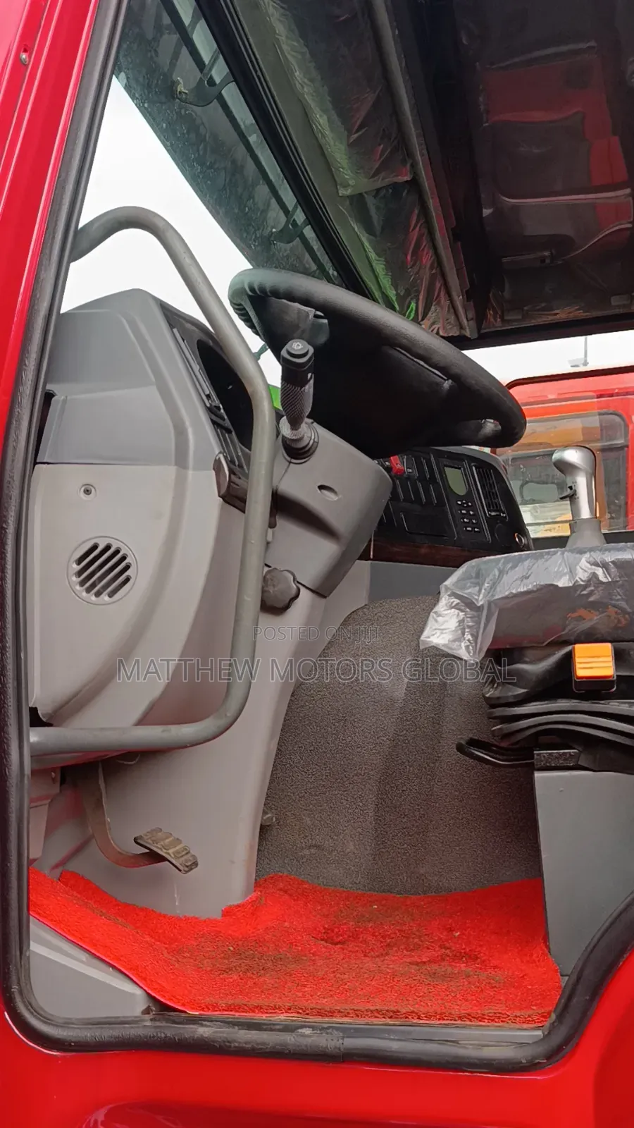 Super Clean High Grade Howo Tipper 12 Tires