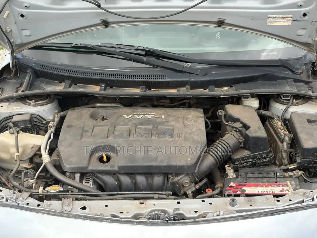Toyota Corolla LE 4dr Sedan (1.8L 4cyl 4A) 2010 Silver