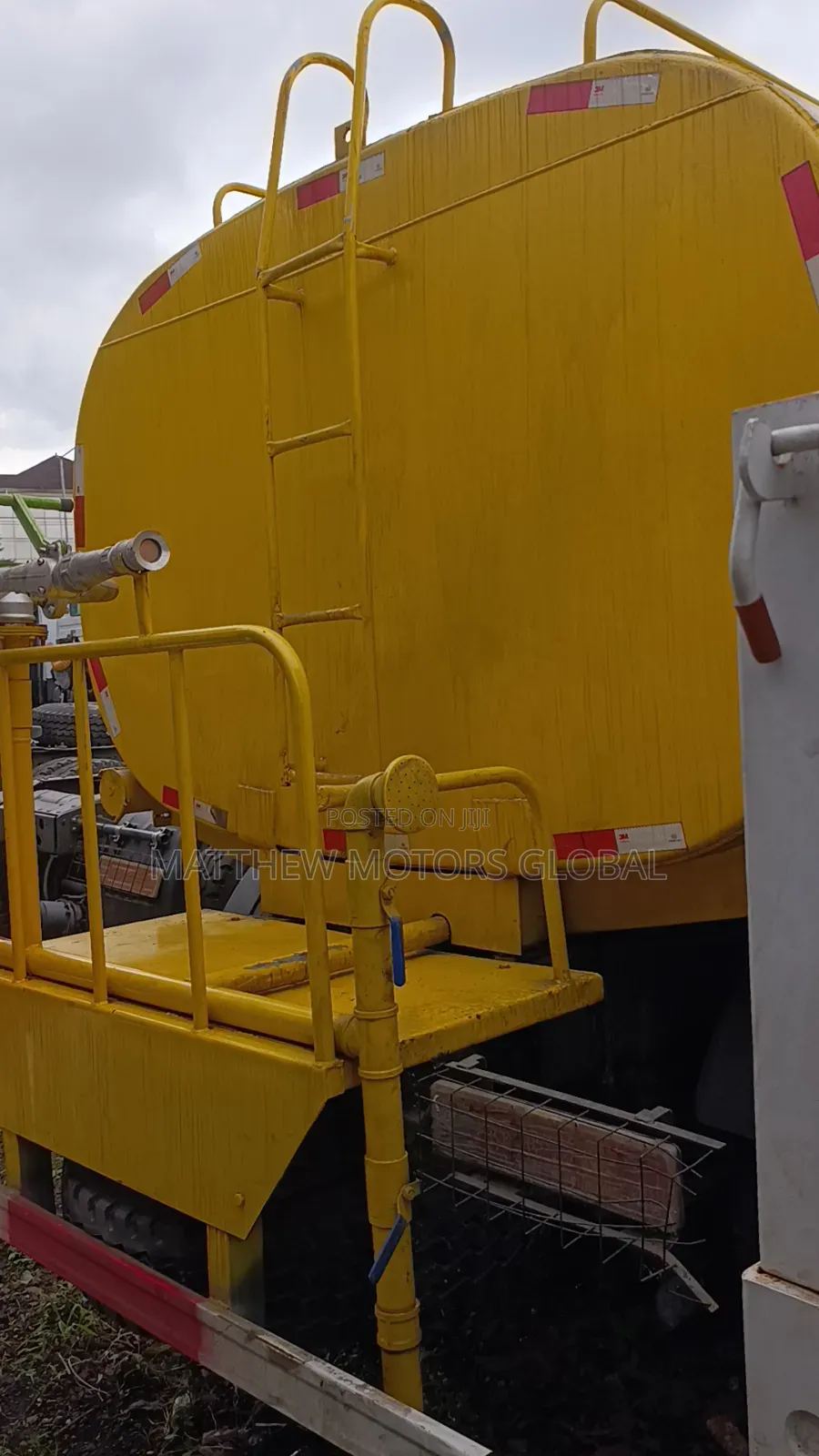 Super Clean Howo 10 Tires 18,200 Liters Water Tanker