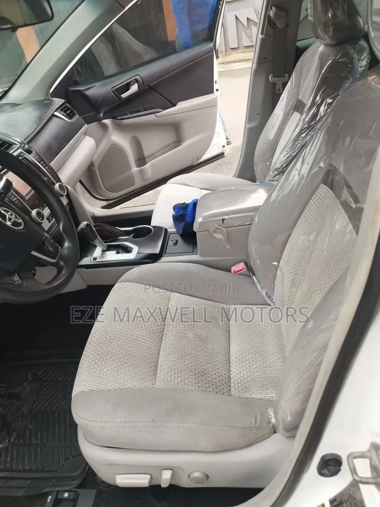 Toyota Camry LE 4dr Sedan w/Prod. End 11/13 (2.5L 4cyl 6A) 2014 White