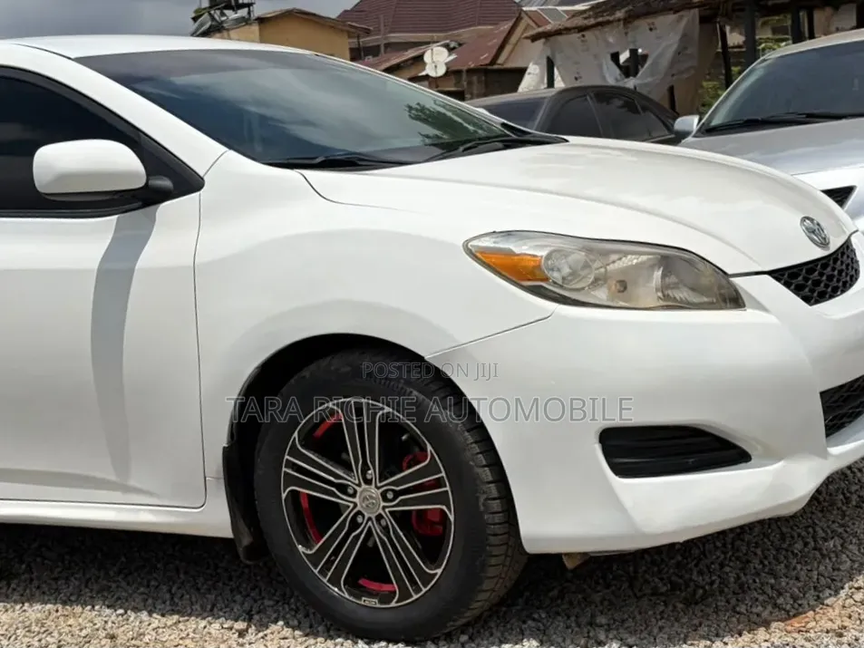 Toyota Matrix 2010 White