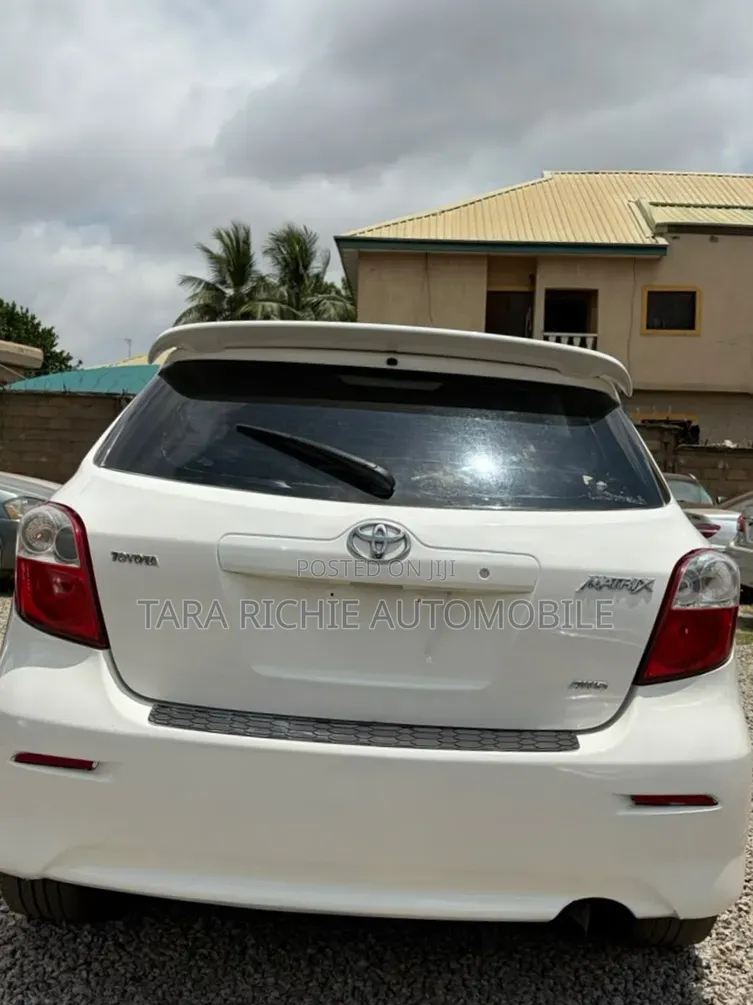 Toyota Matrix 2010 White