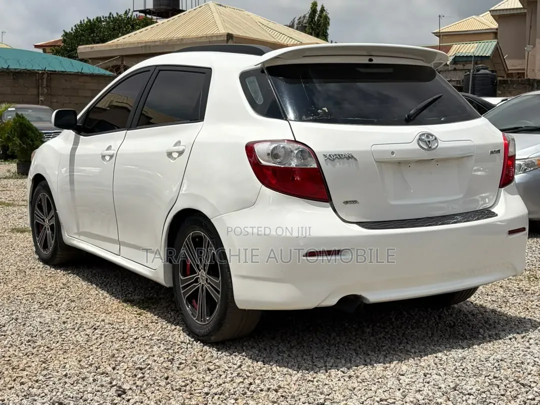 Toyota Matrix 2010 White