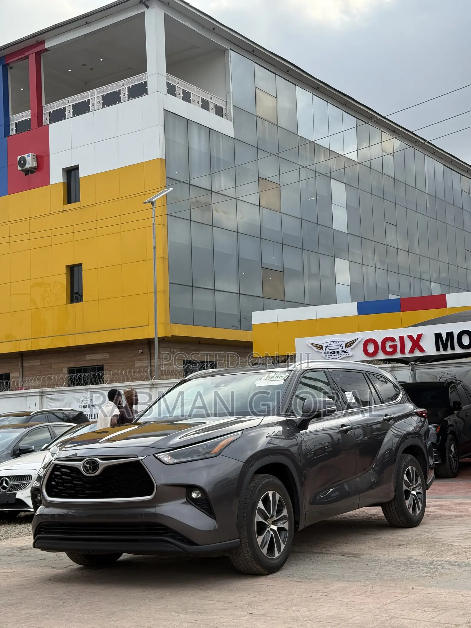 Toyota Highlander XLE 2022 Gray
