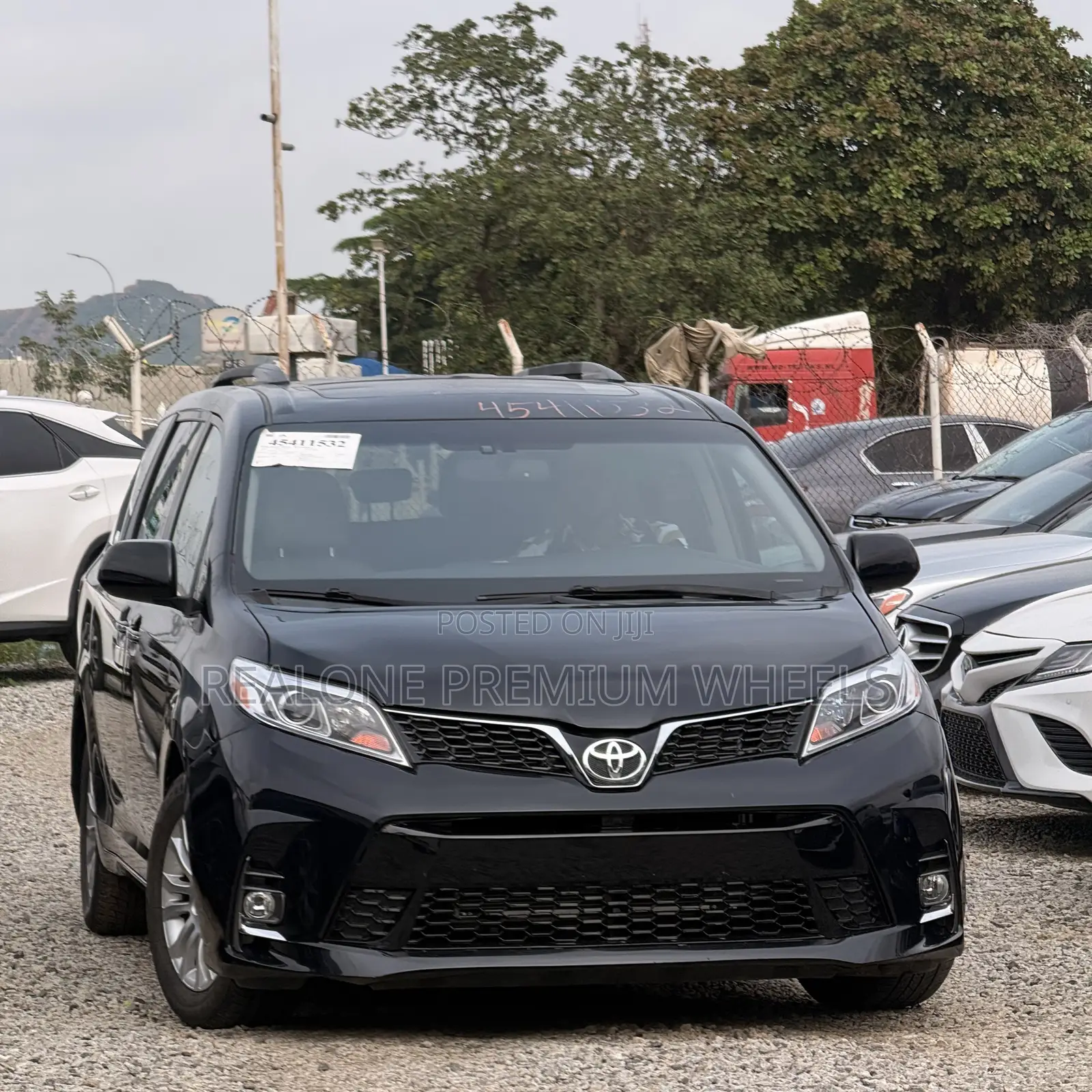 Toyota Sienna 2017 Black