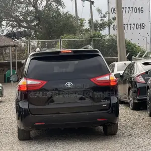Toyota Sienna 2017 Black
