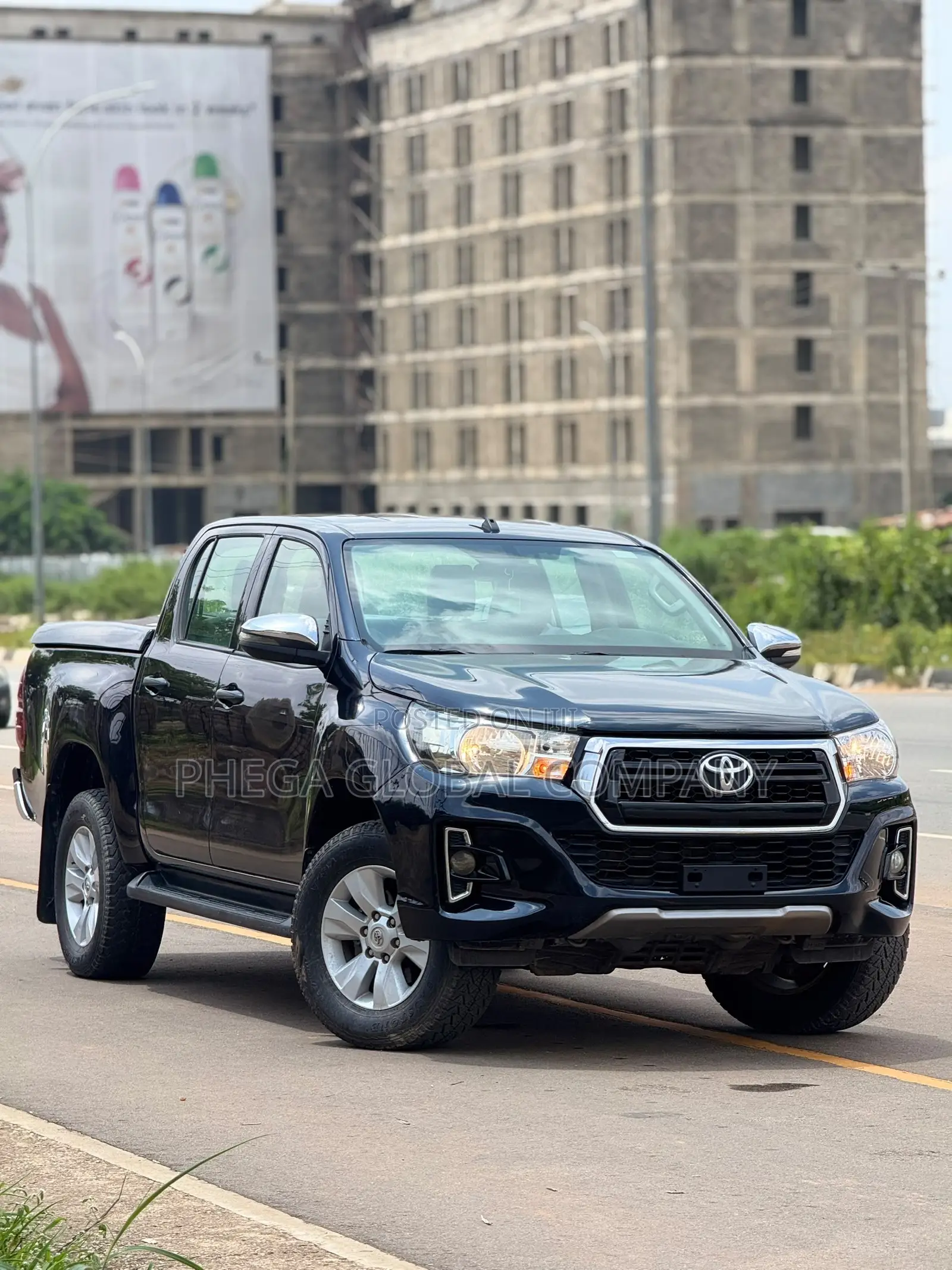 Toyota Hilux Rugged X 4x4 2018 Black