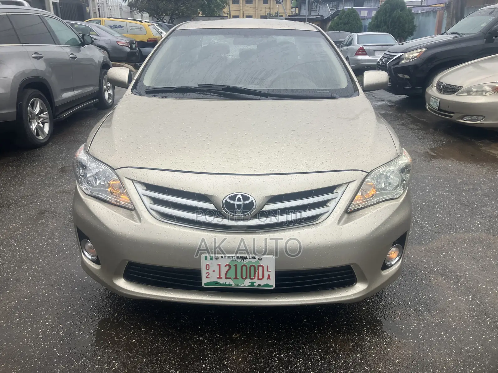 Toyota Corolla LE 4dr Sedan (1.8L 4cyl 4A) 2010 Gold