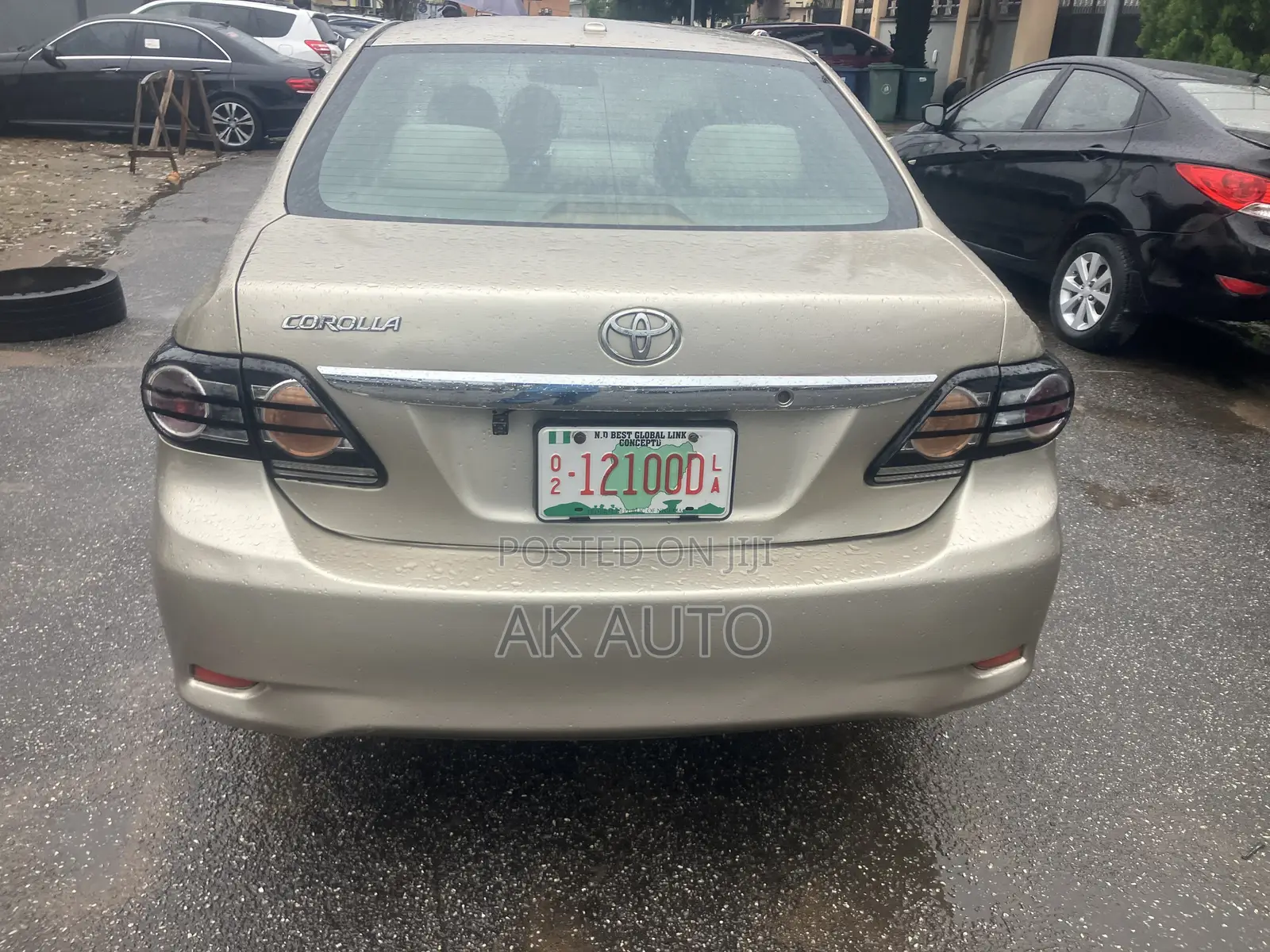 Toyota Corolla LE 4dr Sedan (1.8L 4cyl 4A) 2010 Gold