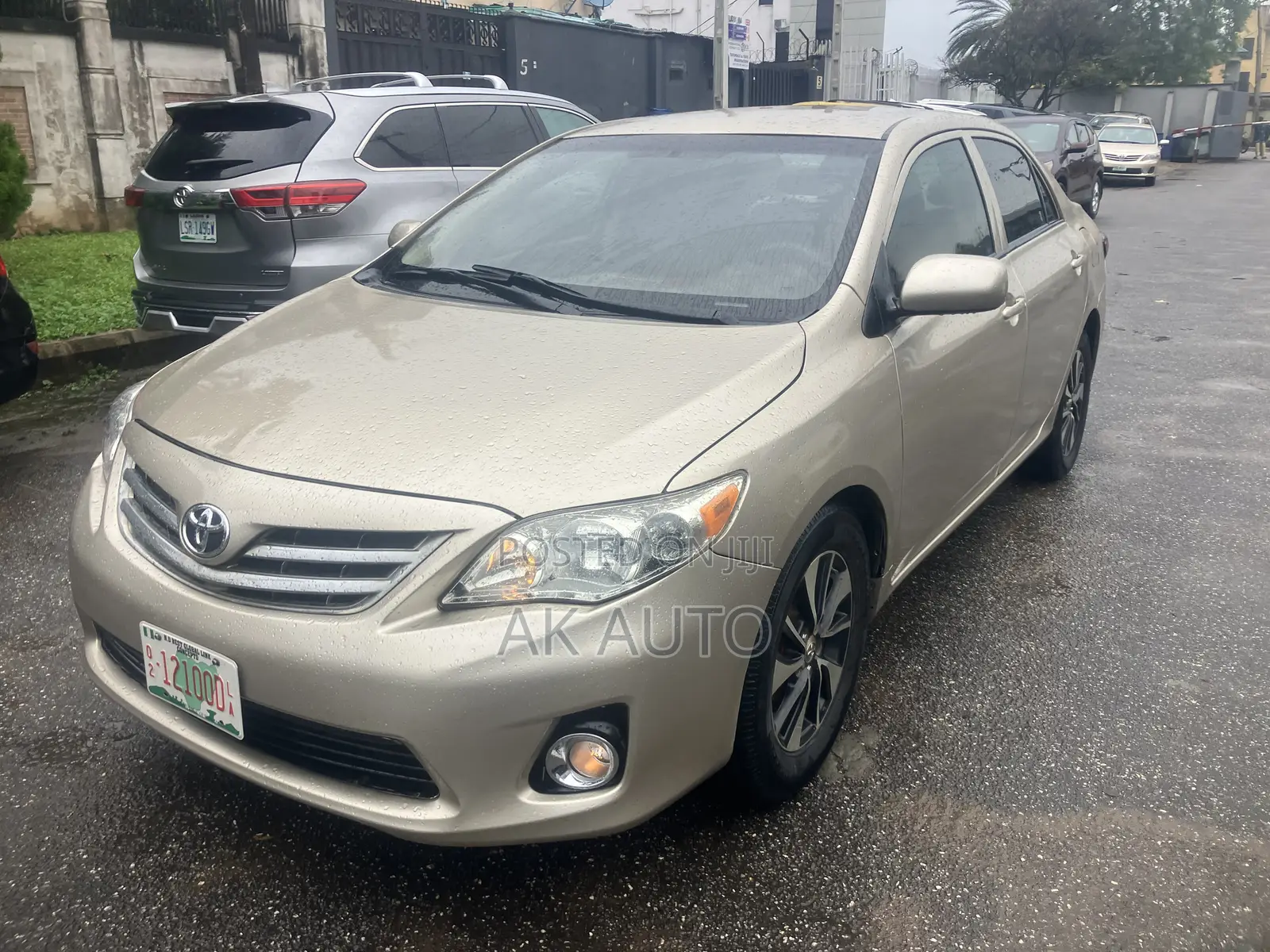 Toyota Corolla LE 4dr Sedan (1.8L 4cyl 4A) 2010 Gold