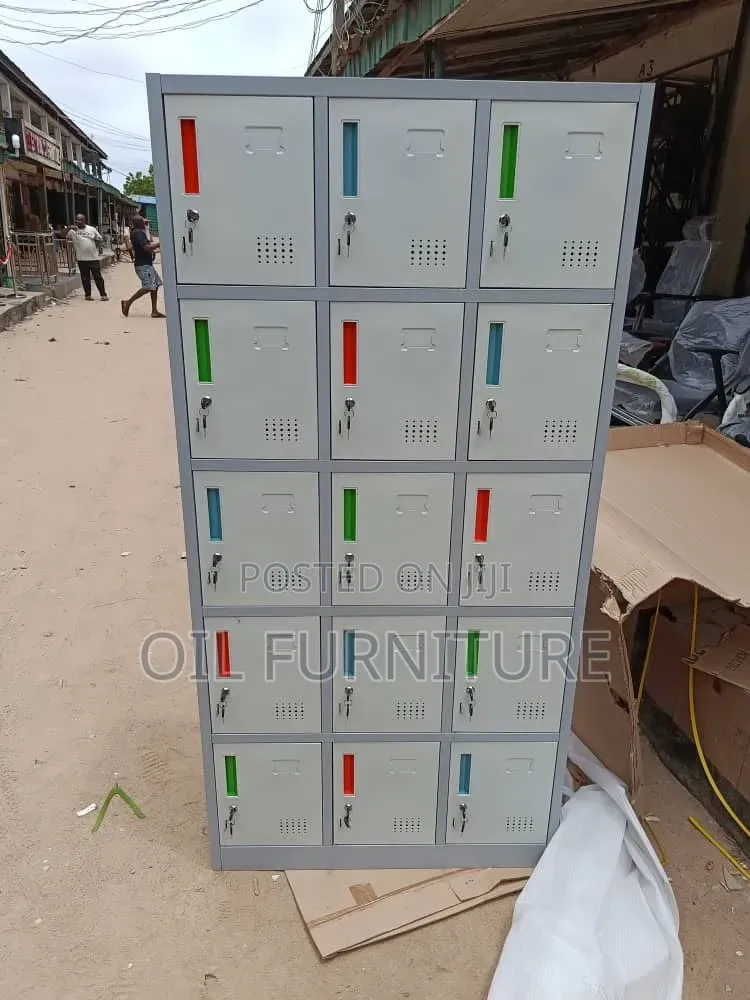 ​15-Compartment Metal Storage Locker Cabinet With Keys