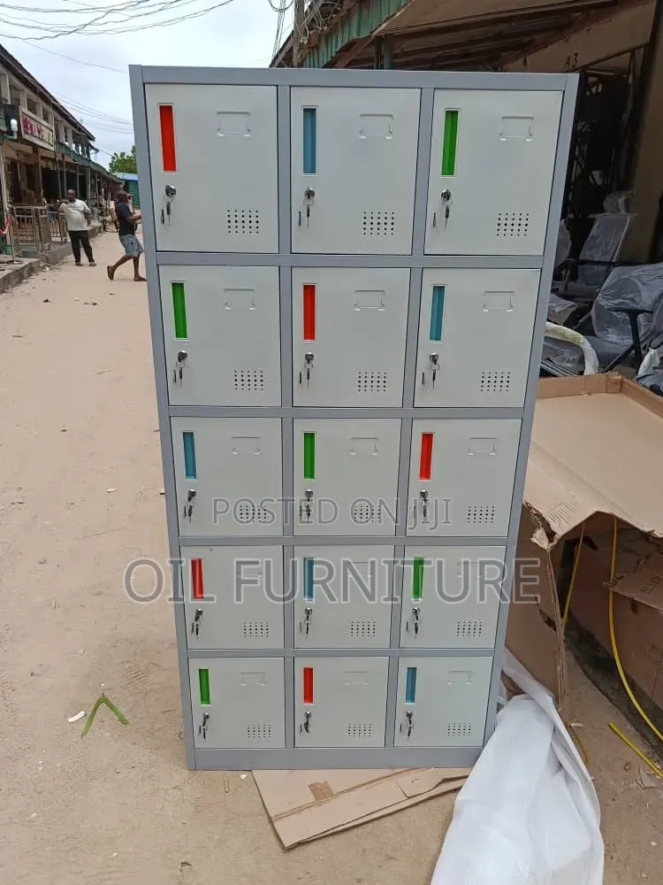 ​15-Compartment Metal Storage Locker Cabinet With Keys
