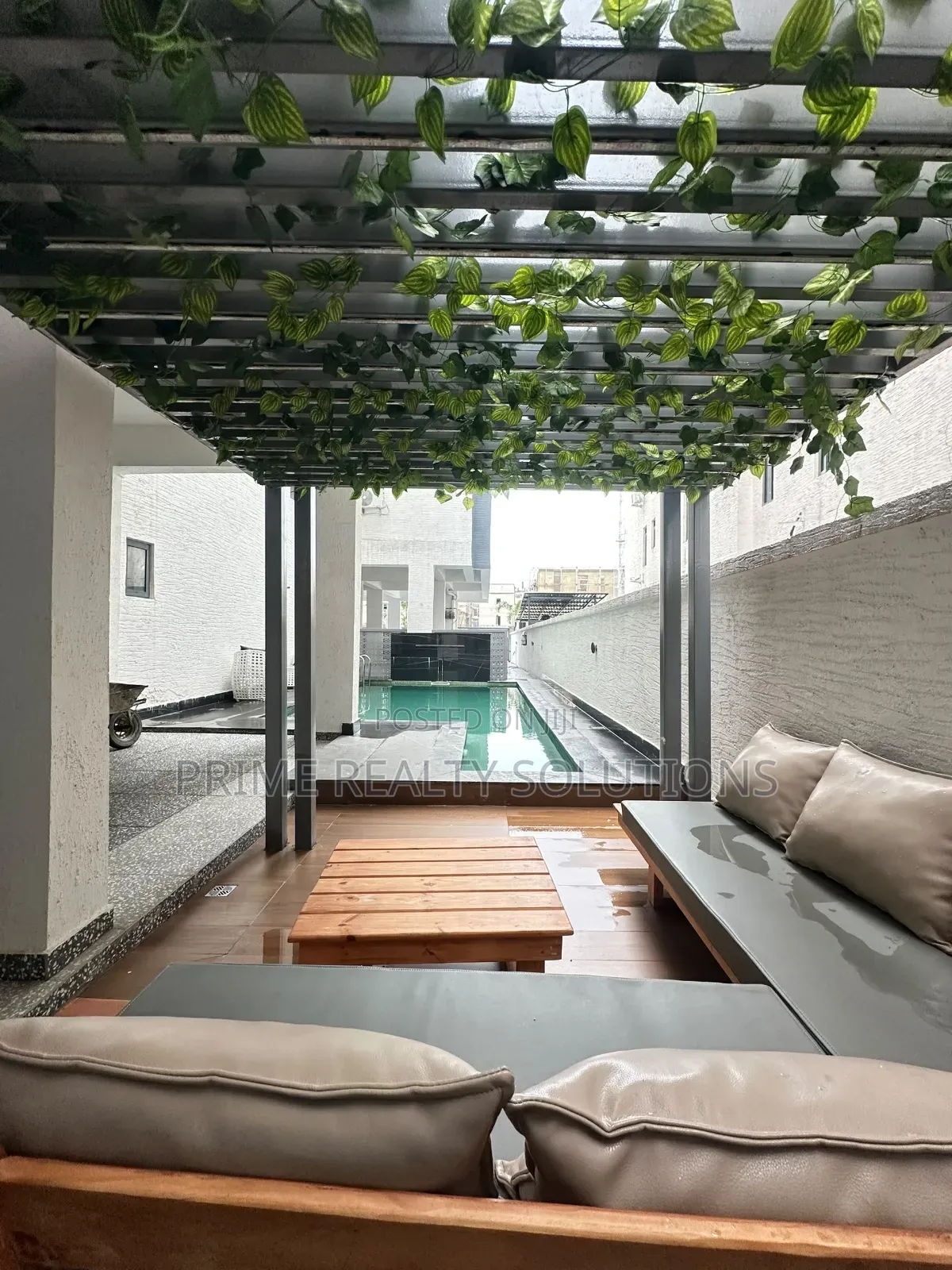 3bdrm Apartment in Ikate for sale