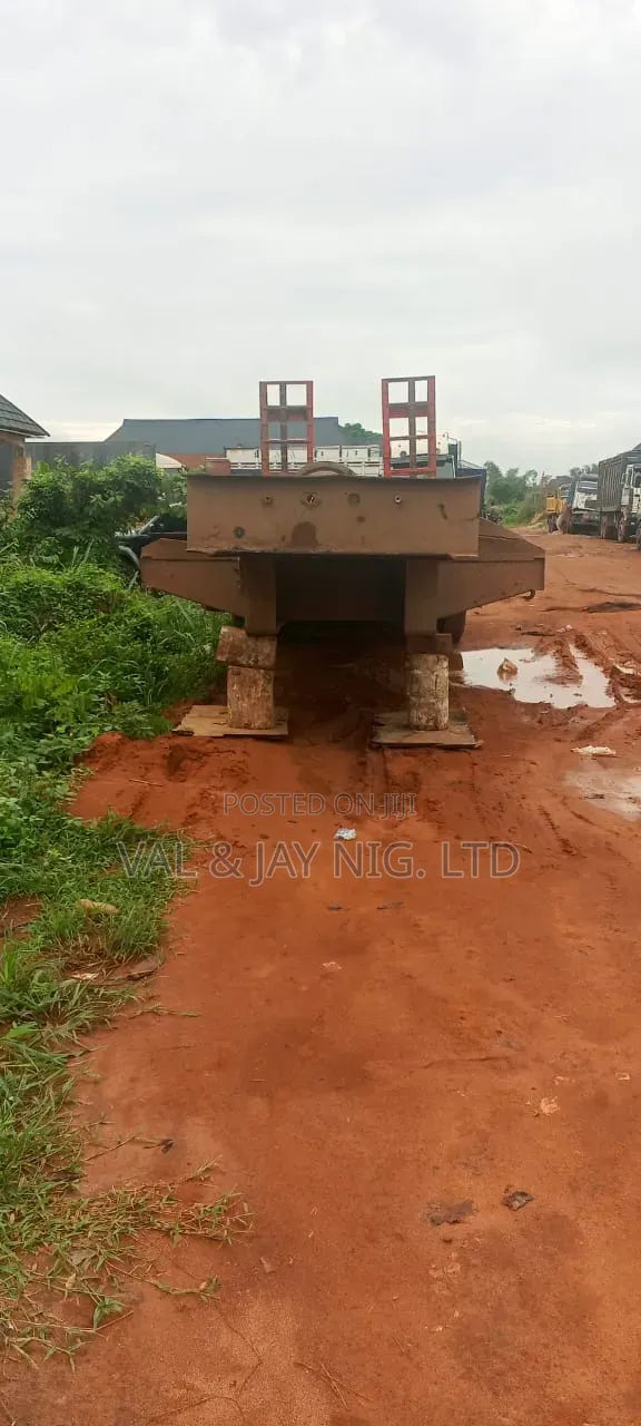 120 Tons 4 Axle Lowbed Back - Construction Company Use