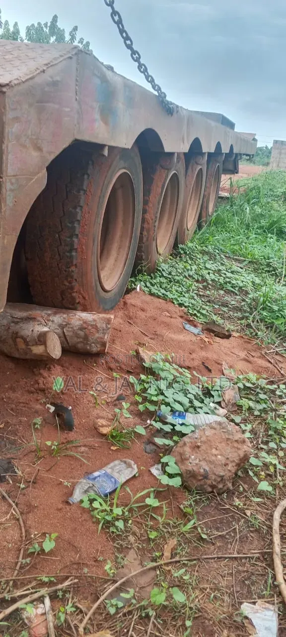 120 Tons 4 Axle Lowbed Back - Construction Company Use