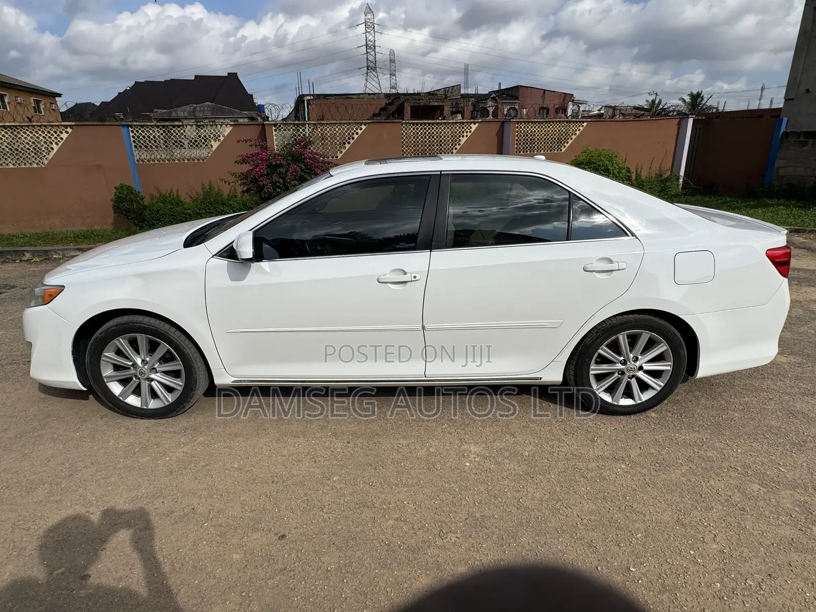 Toyota Camry XLE 4dr Sedan (2.5L 4cyl 6A) 2012 White