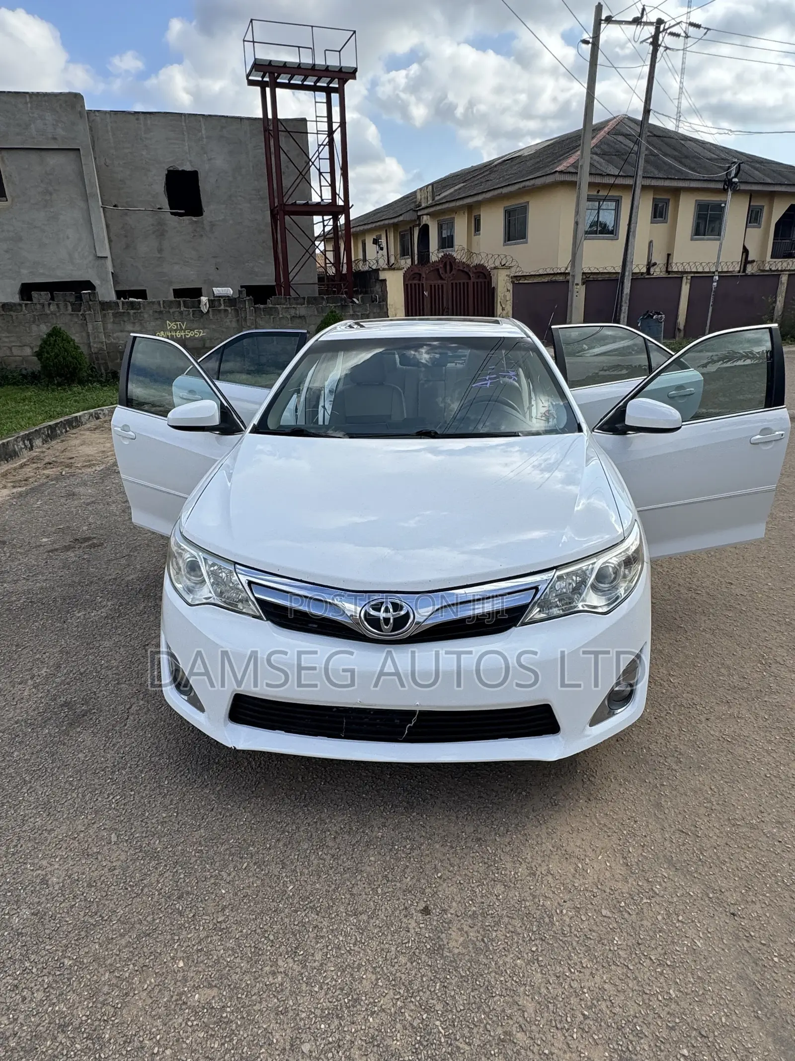 Toyota Camry XLE 4dr Sedan (2.5L 4cyl 6A) 2012 White