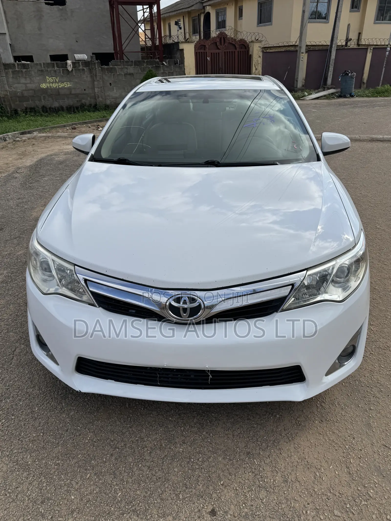 Toyota Camry XLE 4dr Sedan (2.5L 4cyl 6A) 2012 White