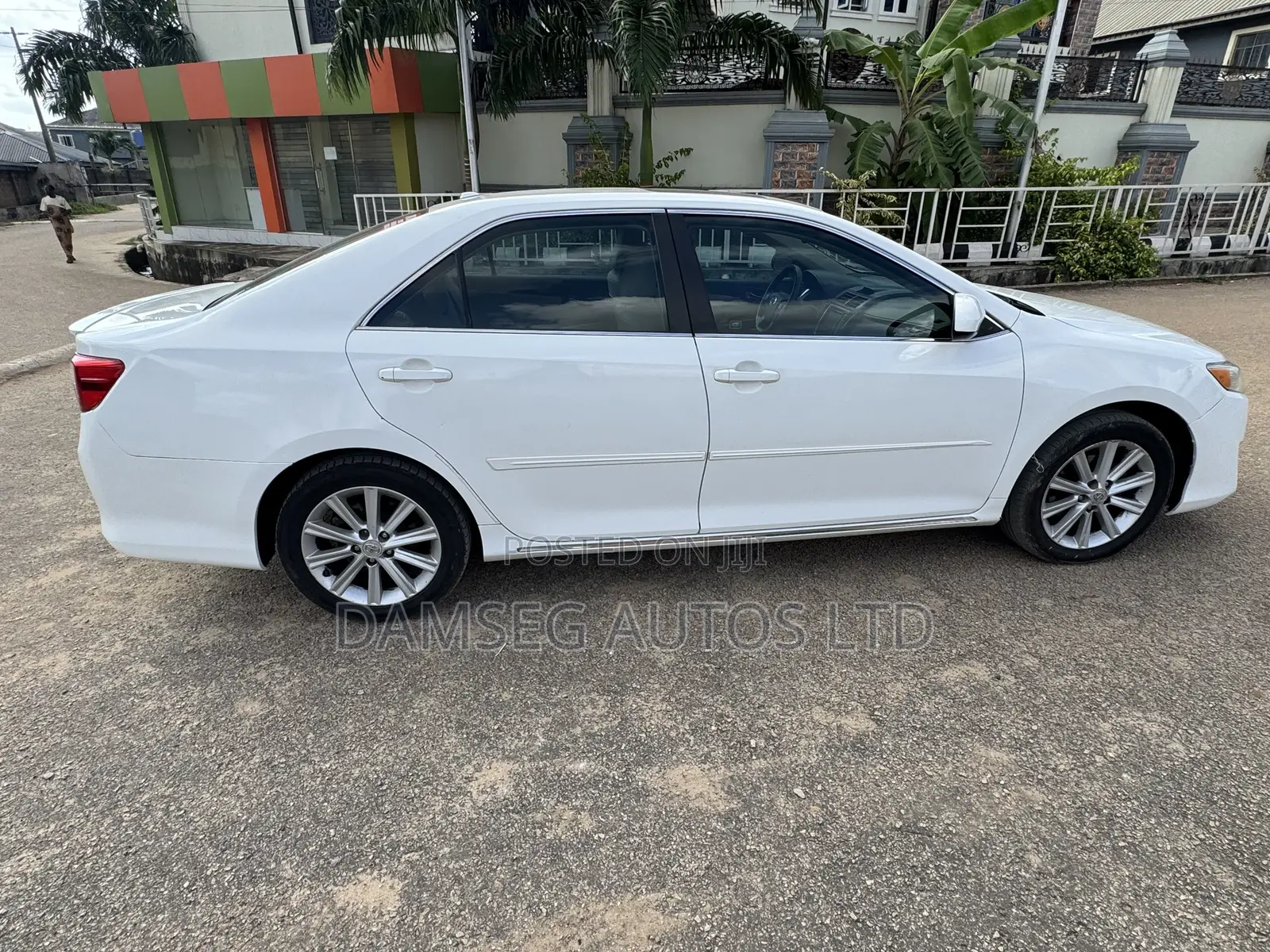 Toyota Camry XLE 4dr Sedan (2.5L 4cyl 6A) 2012 White
