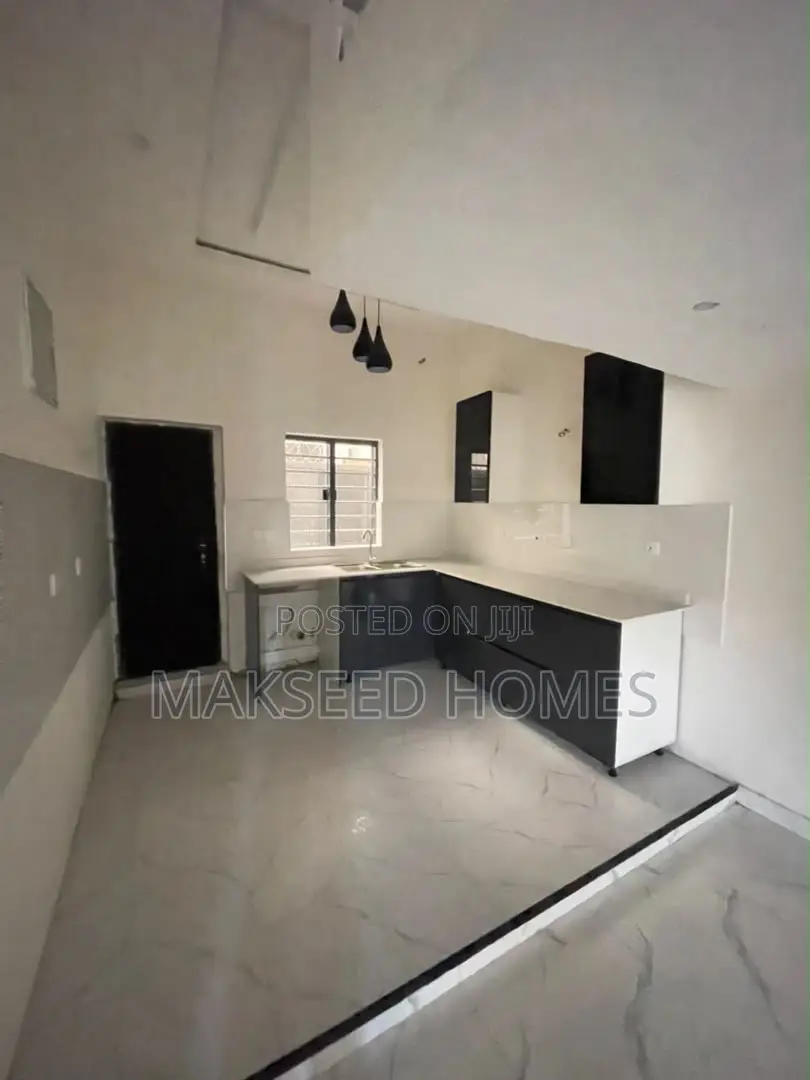 4bdrm Duplex in Lekki Phase 1 for sale