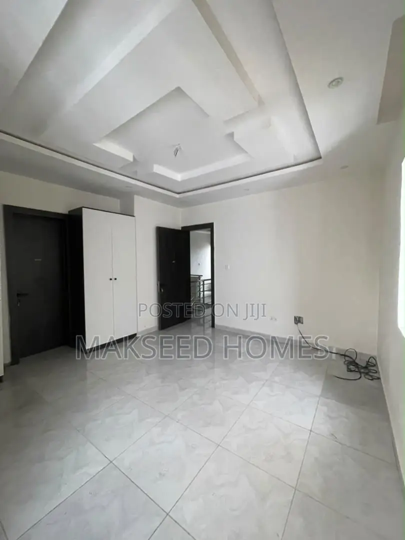 4bdrm Duplex in Lekki Phase 1 for sale