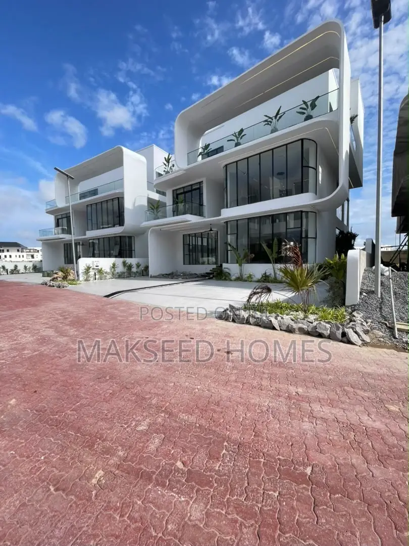 5bdrm Duplex in Osapa london for sale